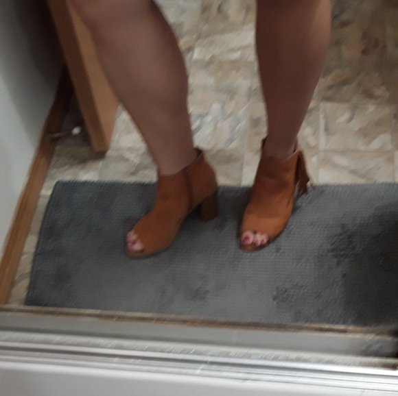 Charming Charlie tan shoes size 7 with fringe - Picture 7 of 7